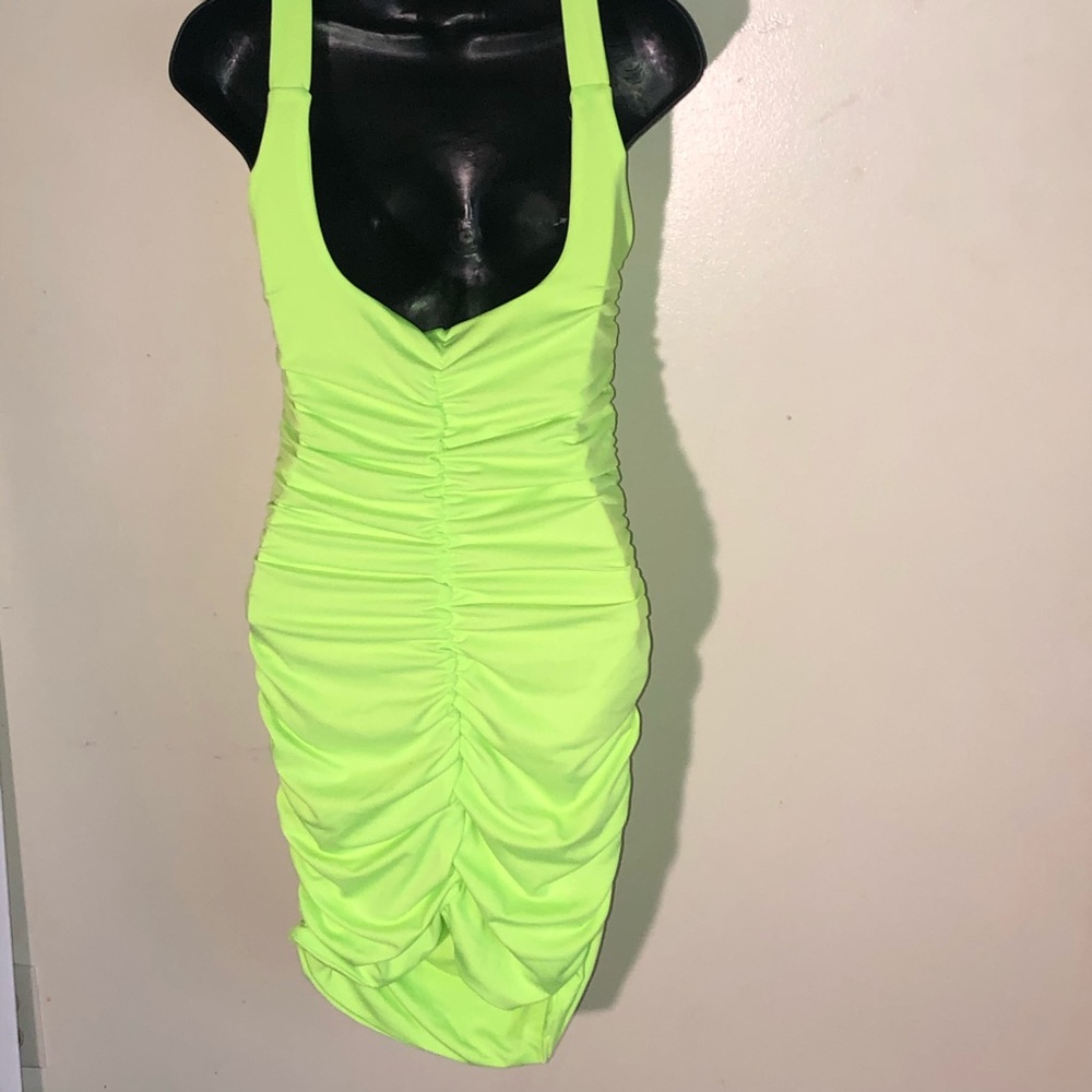 🛍Neon Green Ruched Dress - Picture 4 of 5